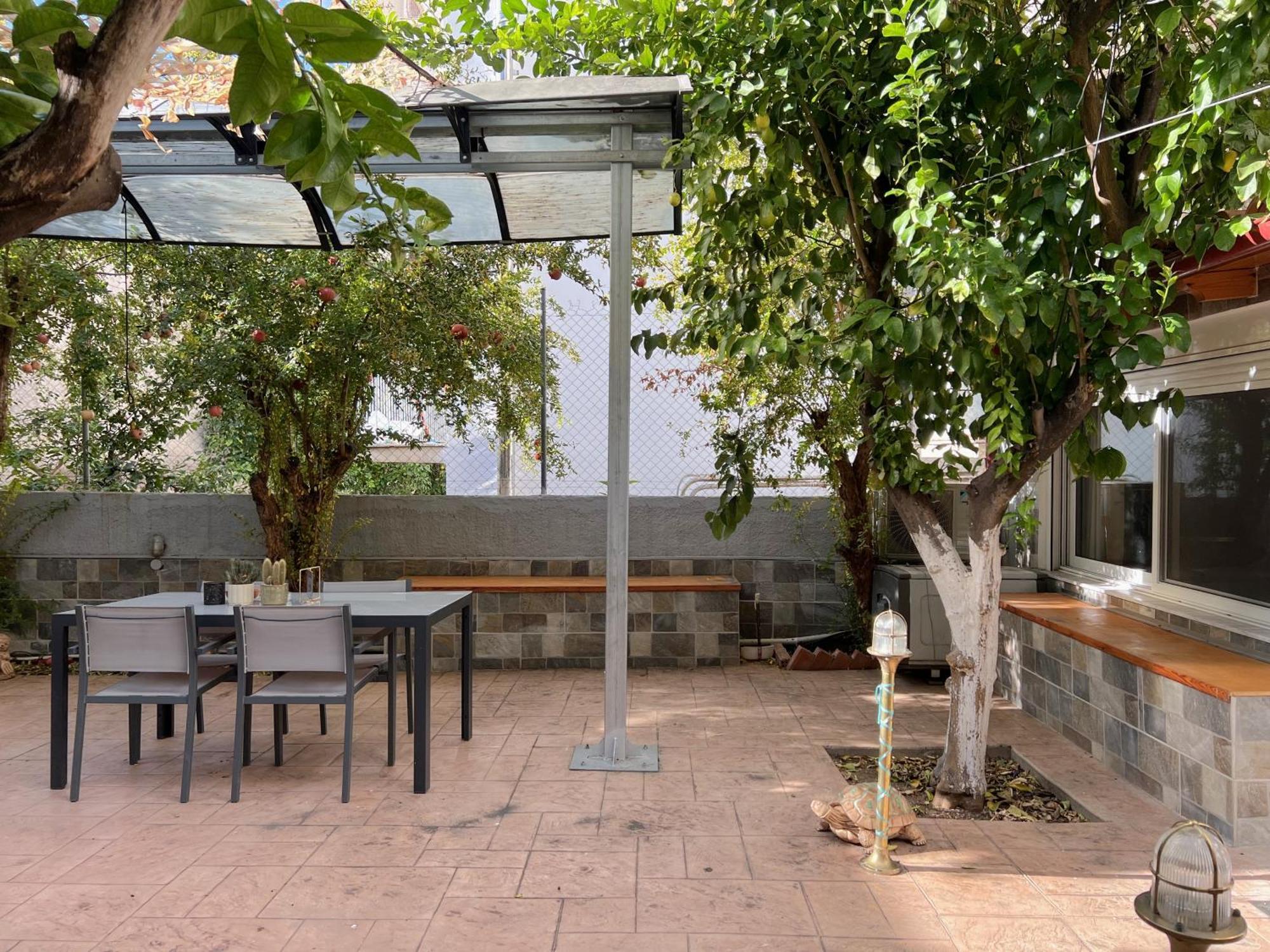 Hidden garden 10’ walking to Acropolis Appartement Athene Buitenkant foto