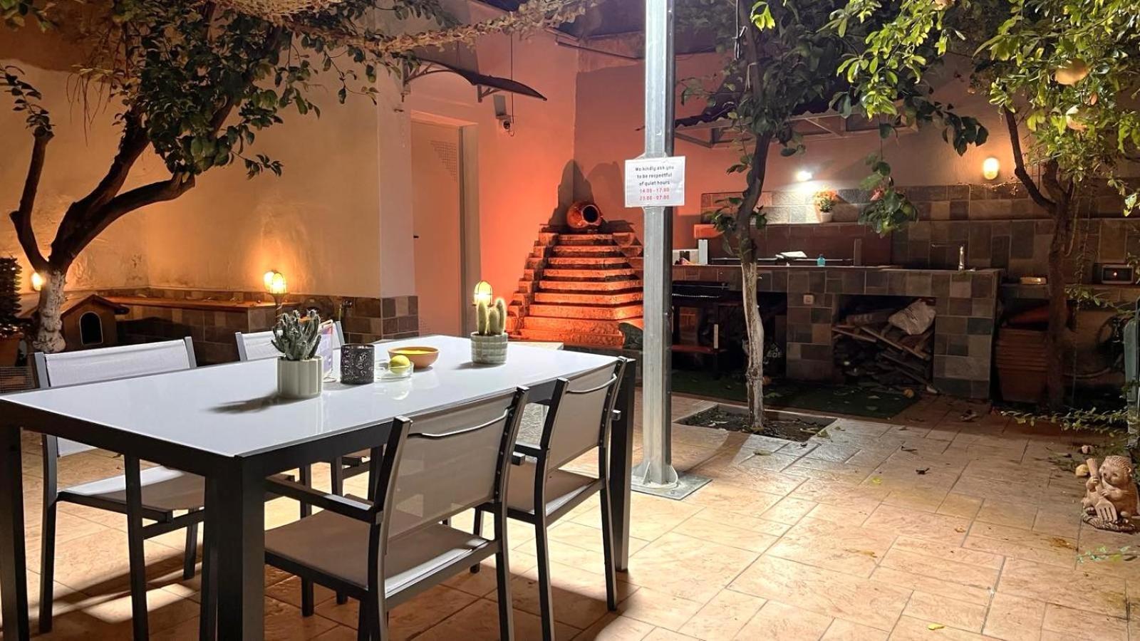 Hidden garden 10’ walking to Acropolis Appartement Athene Buitenkant foto
